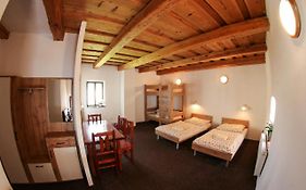 Apartmany Na Rynku Chvalsiny 18